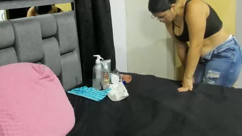 Snapshot of couple_gold69 chatting on 03/03/25, 07:43 Andrea and Scott online show from 03/03/25, 07:43