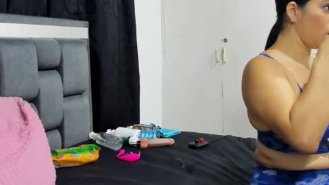 Snapshot of couple_gold69 chatting on 03/05/25, 09:27 Andrea and Scott online show from 03/05/25, 09:27