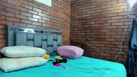 Snapshot of couple_gold69 chatting on 09/24/25, 09:23 Andrea and Scott online show from 09/24/25, 09:23