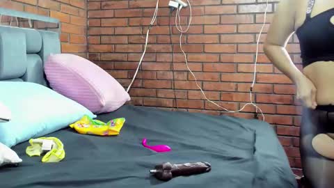 Snapshot of couple_gold69 chatting on 10/02/25, 09:16 Andrea and Scott online show from 10/02/25, 09:16