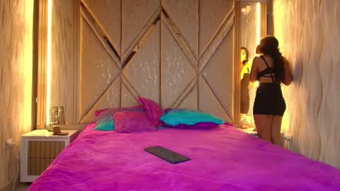 Ricardo  Isabella online show from 11/18/25, 07:40