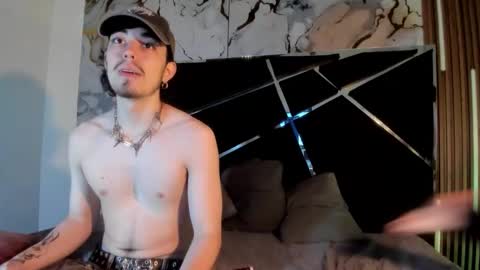 Snapshot of couple_in_heat_ chatting on 02/18/26, 07:10 couple_in_heat_ online show from 02/18/26, 07:10