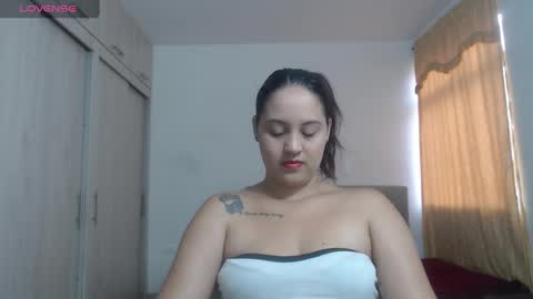  ALEJANDRO Y EMILY  online show from 09/15/25, 01:22