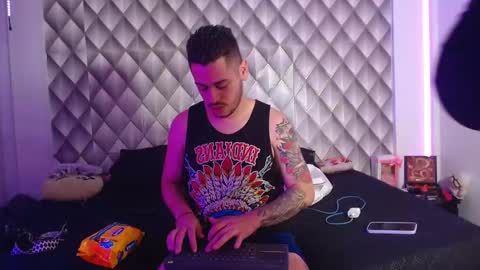 Couplelatin online show from 03/22/26, 04:05