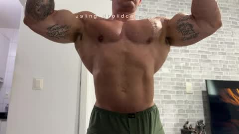 Snapshot of couplemuscle40 chatting on 06/02/26, 02:41 couplemuscle40 online show from 06/02/26, 02:41