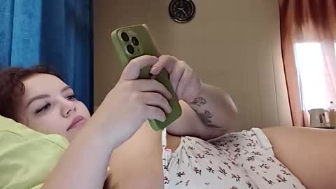 Snapshot of courteous_raspberrrry chatting on 10/21/25, 06:25 Rose Roys my online show from 10/21/25, 06:25