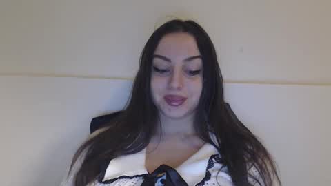 Snapshot of courtney_lux chatting on 12/03/24, 08:05 Courtney online show from 12/03/24, 08:05
