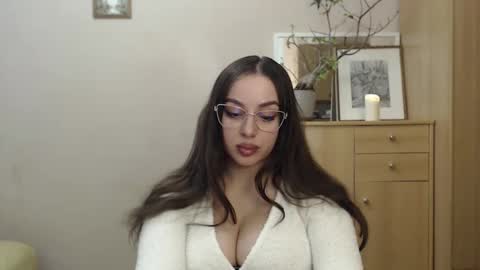 Snapshot of courtney_lux chatting on 03/02/25, 03:27 Courtney online show from 03/02/25, 03:27