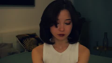 Yui online show from 02/08/25, 07:04