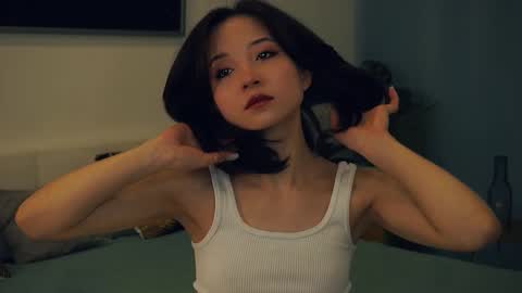 Yui online show from 02/10/25, 07:26