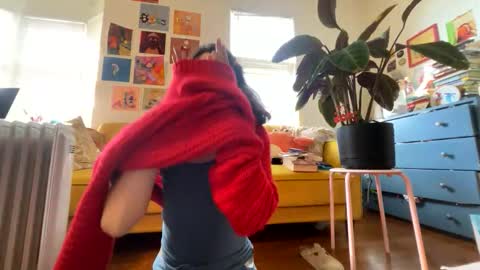 Snapshot of covergirl9 chatting on 11/19/25, 05:57 covergirl9 online show from 11/19/25, 05:57