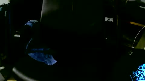 Snapshot of coyote017 chatting on 10/18/25, 06:19 coyote017 online show from 10/18/25, 06:19