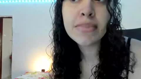 Snapshot of cracker_doll chatting on 11/15/25, 01:07 cracker online show from 11/15/25, 01:07