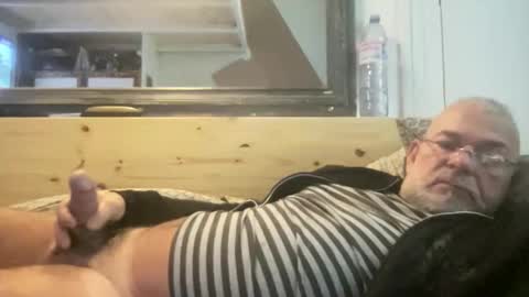 crapaud75018 online show from 10/17/25, 08:06