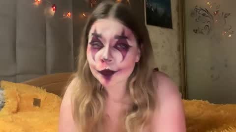 Snapshot of crave_elise chatting on 10/31/25, 09:49 Elise online show from 10/31/25, 09:49