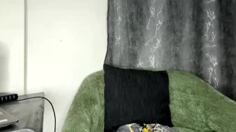 Snapshot of crave_meslowly chatting on 04/29/26, 02:04 Taliee online show from 04/29/26, 02:04