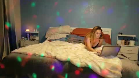 Snapshot of craveusxo chatting on 02/16/26, 04:08 CraveUsXo online show from 02/16/26, 04:08