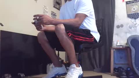 Snapshot of crazy4feetmanic chatting on 11/27/25, 01:40 drbucknaked online show from 11/27/25, 01:40