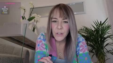 Snapshot of crazy_ass_stacy chatting on 06/06/26, 01:16 Stacy 2pm to 6pm mon-fri 3 CAT online show from 06/06/26, 01:16