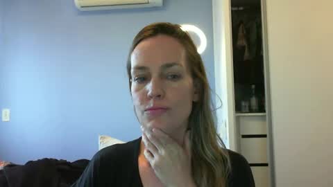 Anny online show from 10/28/25, 10:19