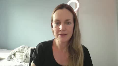 Anny online show from 12/15/25, 04:33