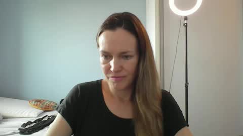 Anny online show from 12/16/25, 10:53