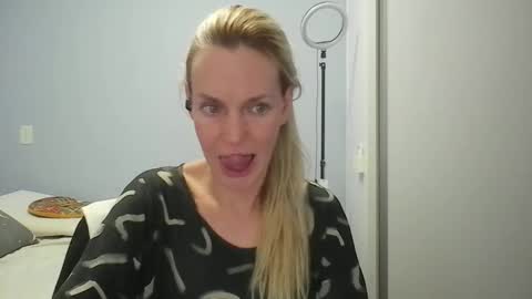 Anny online show from 04/01/26, 12:22