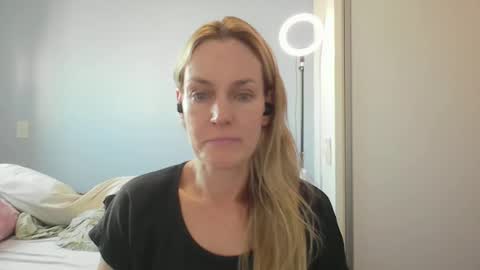 Snapshot of crazyanny chatting on 04/17/26, 12:19 Anny online show from 04/17/26, 12:19