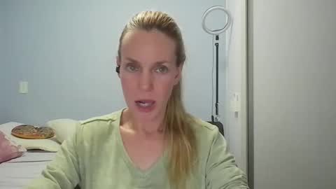 Snapshot of crazyanny chatting on 04/20/26, 12:13 Anny online show from 04/20/26, 12:13
