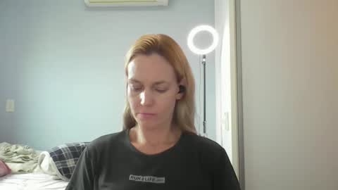 Snapshot of crazyanny chatting on 04/23/26, 10:47 Anny online show from 04/23/26, 10:47