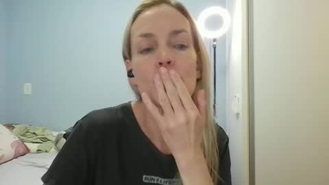 Snapshot of crazyanny chatting on 04/23/26, 12:29 Anny online show from 04/23/26, 12:29