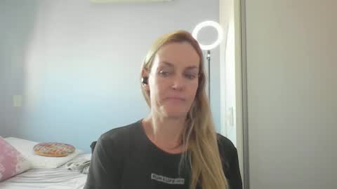 Snapshot of crazyanny chatting on 04/24/26, 12:40 Anny online show from 04/24/26, 12:40