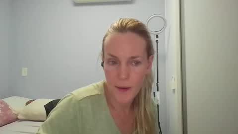Snapshot of crazyanny chatting on 04/27/26, 12:41 Anny online show from 04/27/26, 12:41
