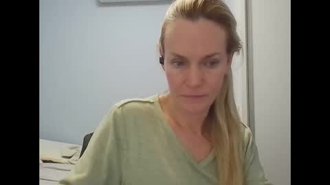 Snapshot of crazyanny chatting on 04/29/26, 12:27 Anny online show from 04/29/26, 12:27