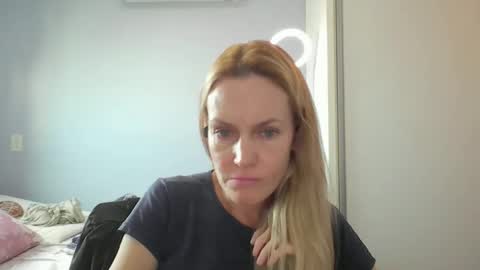 Snapshot of crazyanny chatting on 04/30/26, 10:54 Anny online show from 04/30/26, 10:54