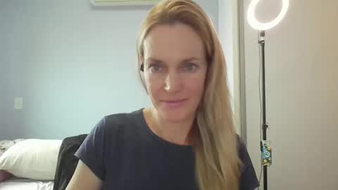 Snapshot of crazyanny chatting on 05/01/26, 10:53 Anny online show from 05/01/26, 10:53