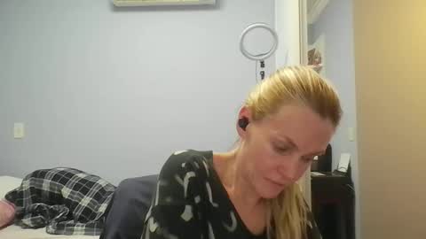 Snapshot of crazyanny chatting on 05/04/26, 12:17 Anny online show from 05/04/26, 12:17