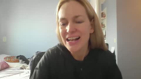 Snapshot of crazyanny chatting on 05/04/26, 12:23 Anny online show from 05/04/26, 12:23