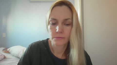 Snapshot of crazyanny chatting on 05/05/26, 10:56 Anny online show from 05/05/26, 10:56