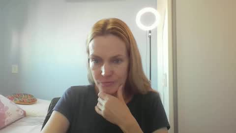 Snapshot of crazyanny chatting on 05/06/26, 10:53 Anny online show from 05/06/26, 10:53