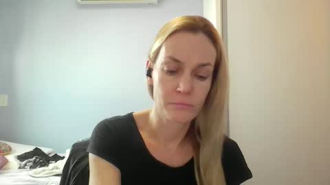 Snapshot of crazyanny chatting on 05/08/26, 10:42 Anny online show from 05/08/26, 10:42