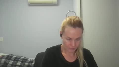 Snapshot of crazyanny chatting on 05/11/26, 12:05 Anny online show from 05/11/26, 12:05
