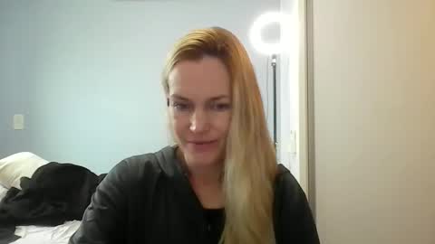 Snapshot of crazyanny chatting on 05/15/26, 10:55 Anny online show from 05/15/26, 10:55