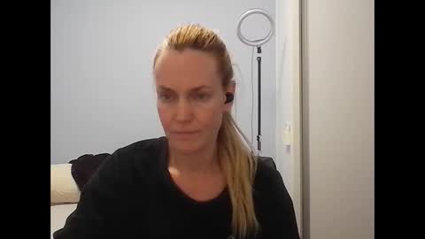 Snapshot of crazyanny chatting on 05/15/26, 11:23 Anny online show from 05/15/26, 11:23