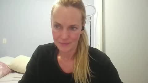 Snapshot of crazyanny chatting on 05/18/26, 12:18 Anny online show from 05/18/26, 12:18