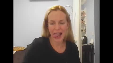 Snapshot of crazyanny chatting on 05/19/26, 12:16 Anny online show from 05/19/26, 12:16