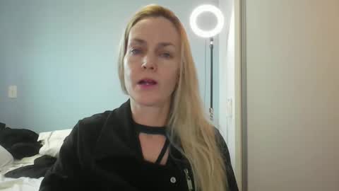 Snapshot of crazyanny chatting on 05/27/26, 10:45 Anny online show from 05/27/26, 10:45