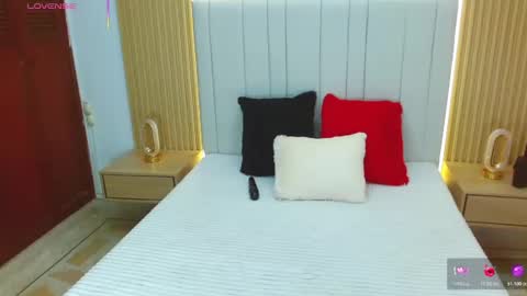 Sara online show from 10/20/25, 01:11