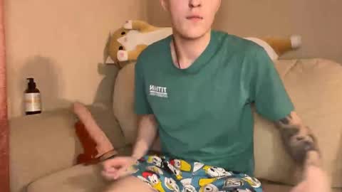 Snapshot of crazybottom99 chatting on 01/05/25, 05:51 Alex online show from 01/05/25, 05:51