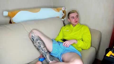 Snapshot of crazybottom99 chatting on 02/26/25, 05:07 Alex online show from 02/26/25, 05:07